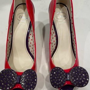 Women’s Disney shoes size 7